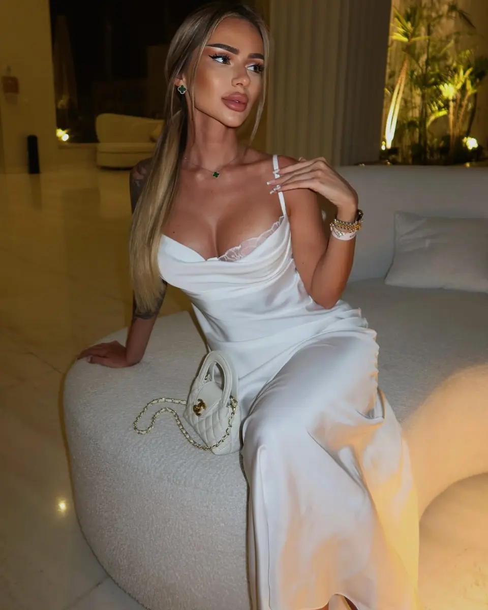 Ella profile in Dubai