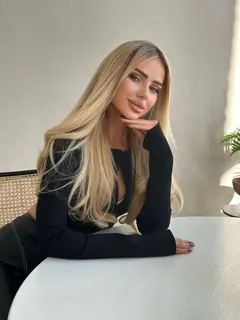 Ella profile in Dubai