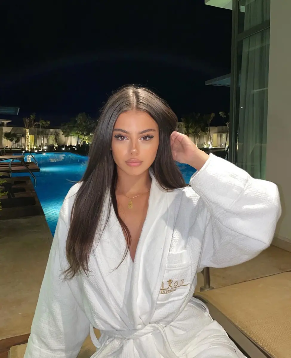 Ellie profile in Dubai