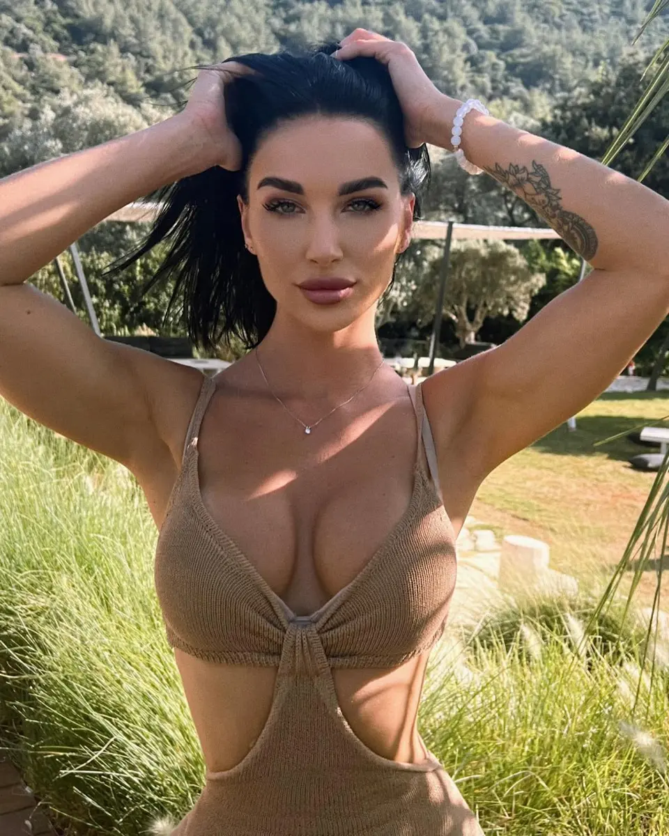 Eva profile in Dubai