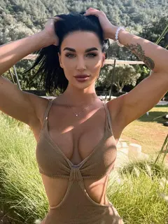 Eva profile in Dubai