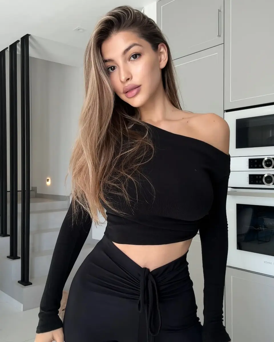 Julia profile in Dubai