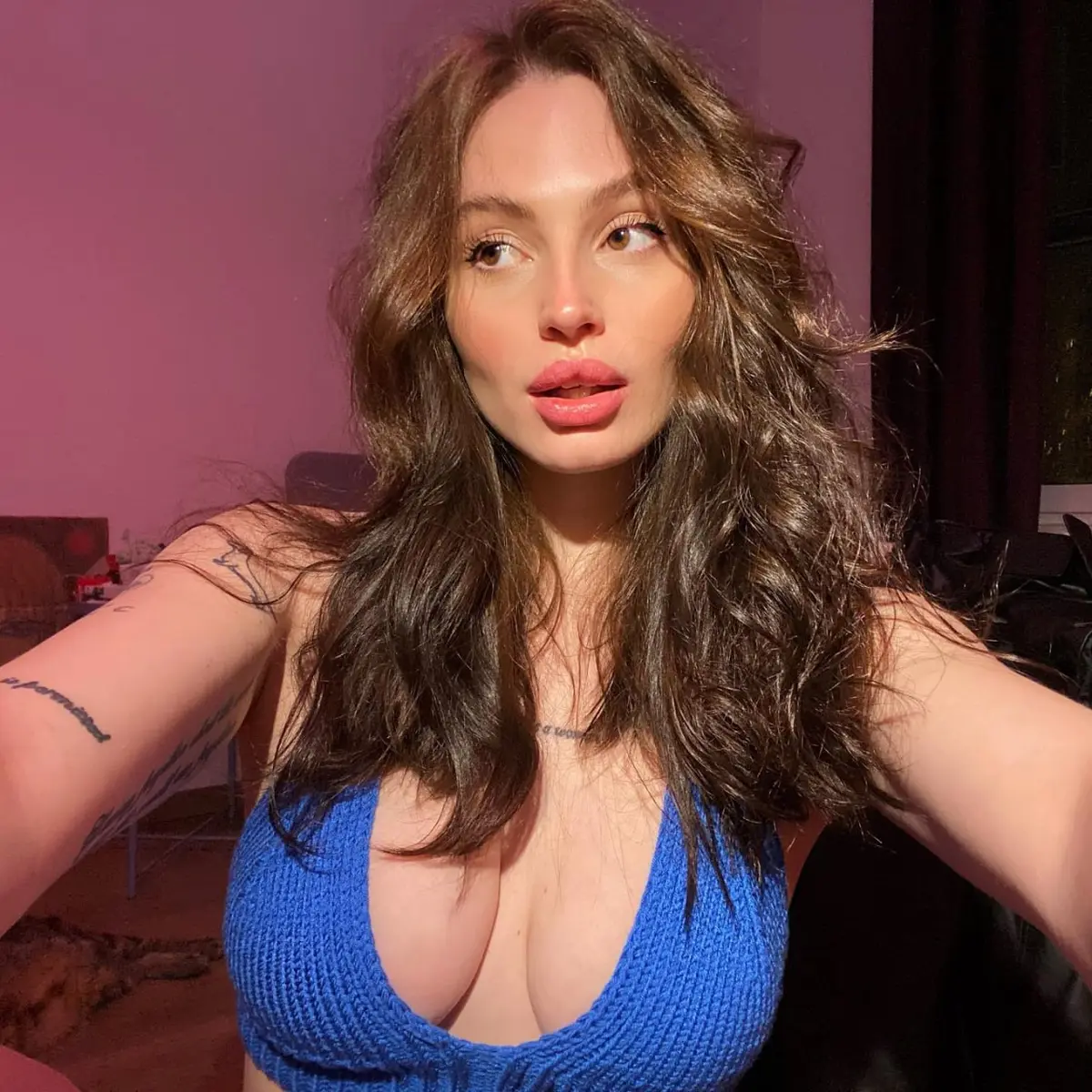 Julia profile in Dubai