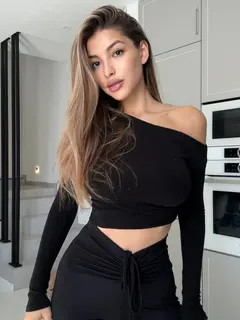 Julia profile in Dubai