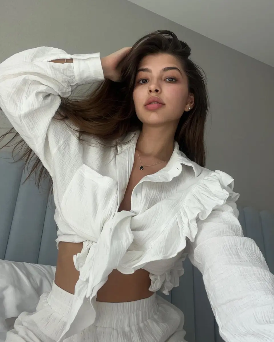 Julia profile in Dubai