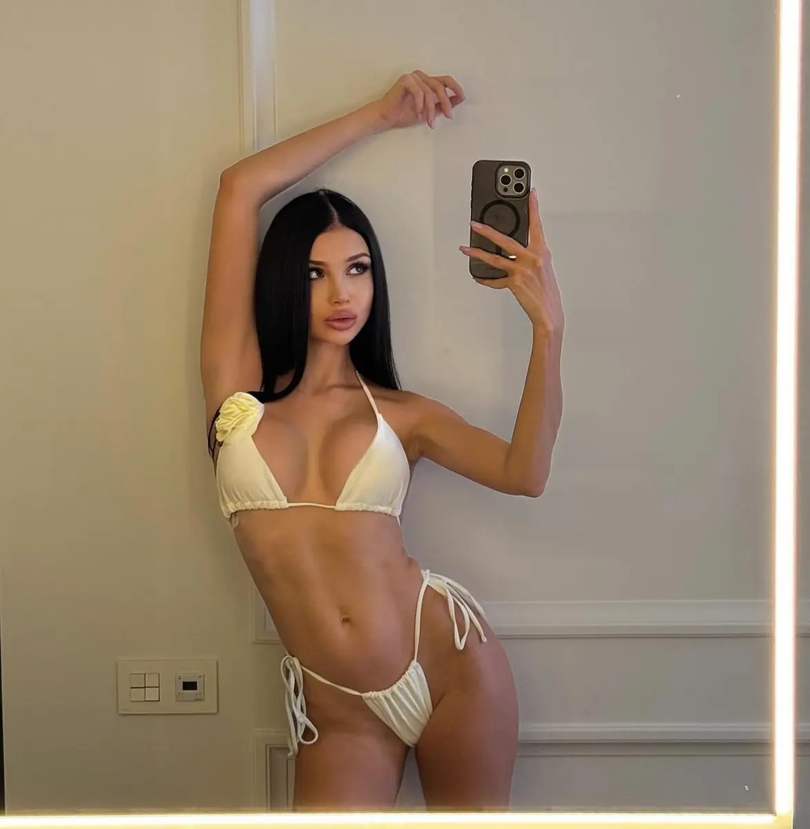 Lana profile in Dubai