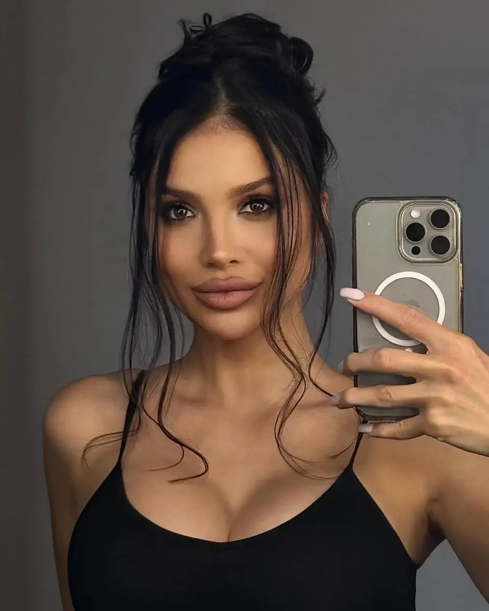 Lana profile in Dubai