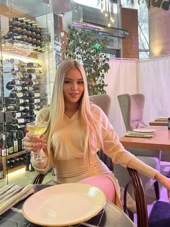 Lily profile in Dubai