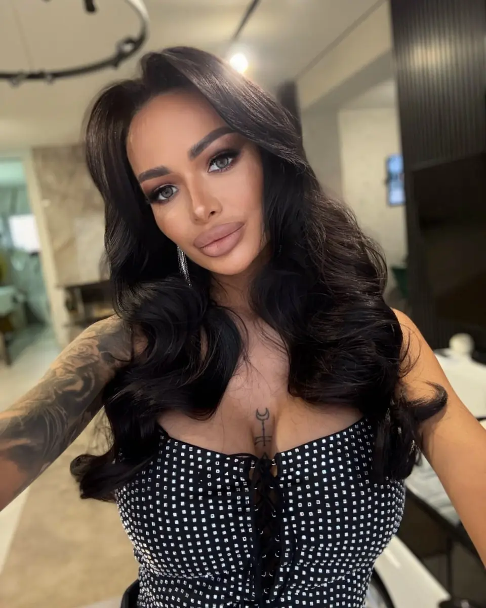 Vera profile in Dubai