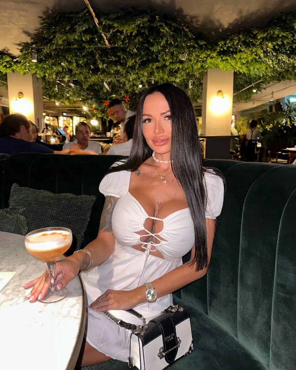 Vera profile in Dubai