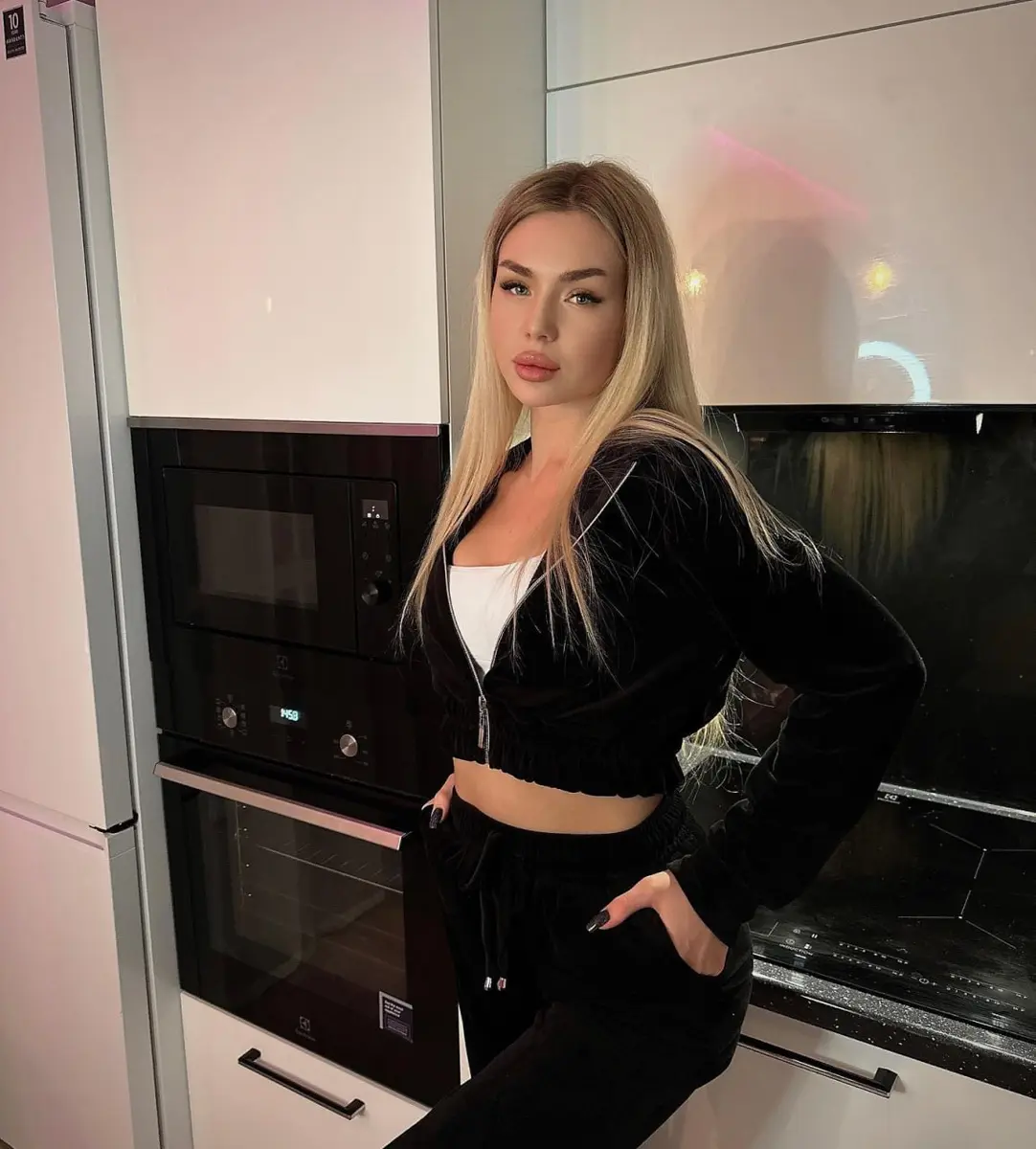 Vivian profile in Dubai