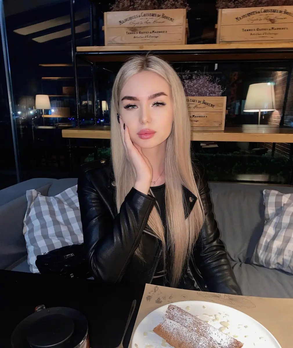 Vivian profile in Dubai