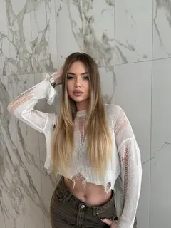 Vivian profile in Dubai